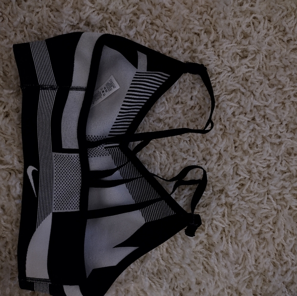 Nike FE/NOM Flyknit sport top size S for woman - Picture 2 of 3